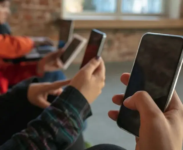 Why UK Government Launches Crackdown On Mobile Phones In Schools?